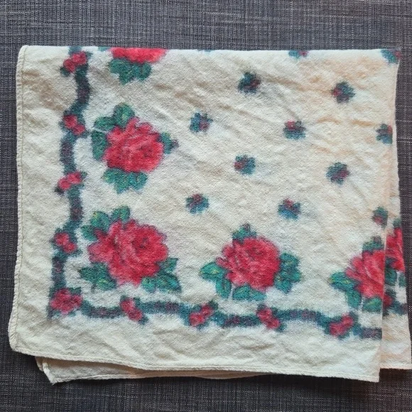 Floral Roses Patterned Cream Scarf - Picture 1 of 9